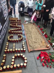 Митинг молчания в память о погибших в Беслане